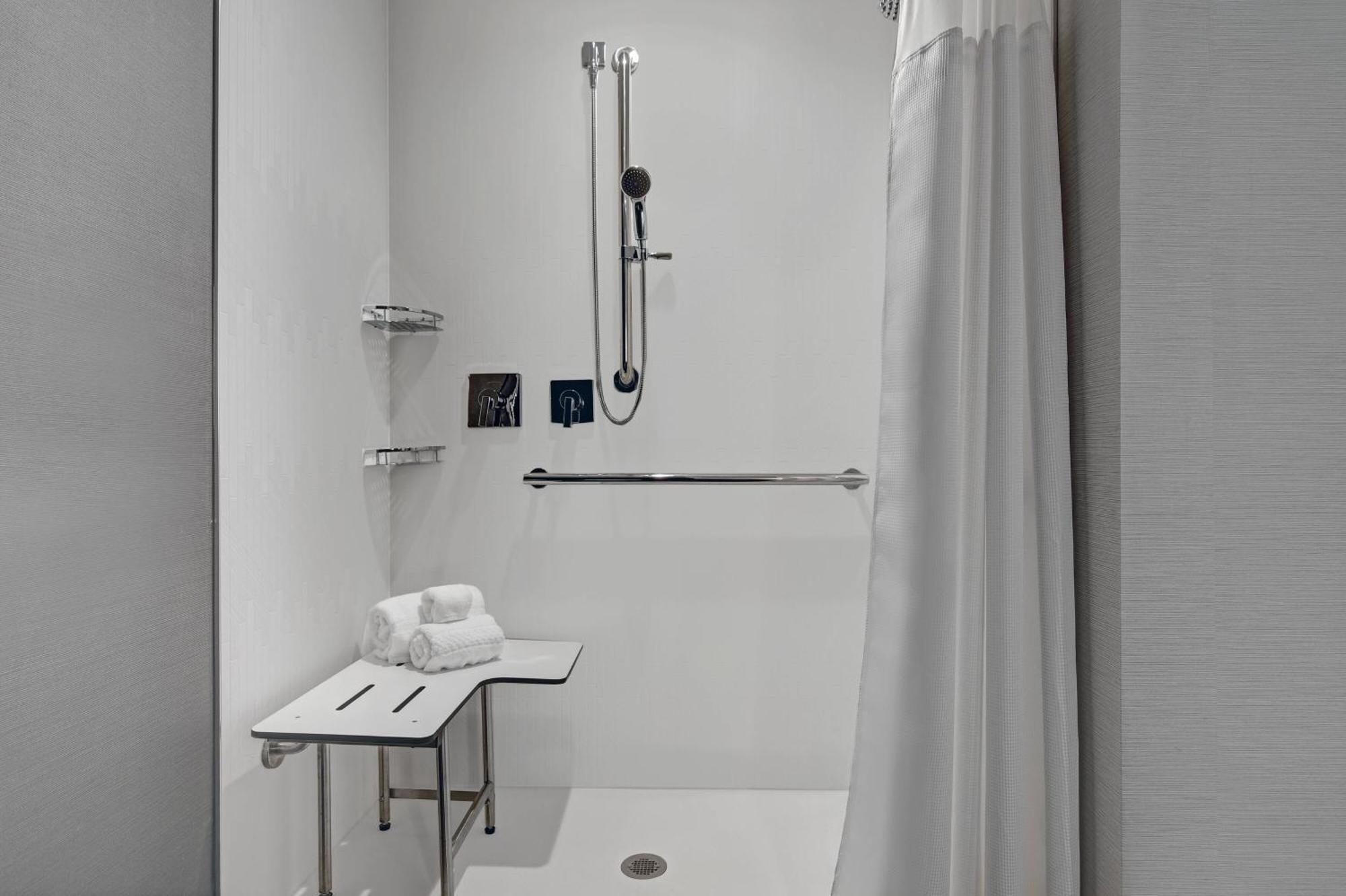 Courtyard By Marriott Manhattan Aggieville Luaran gambar