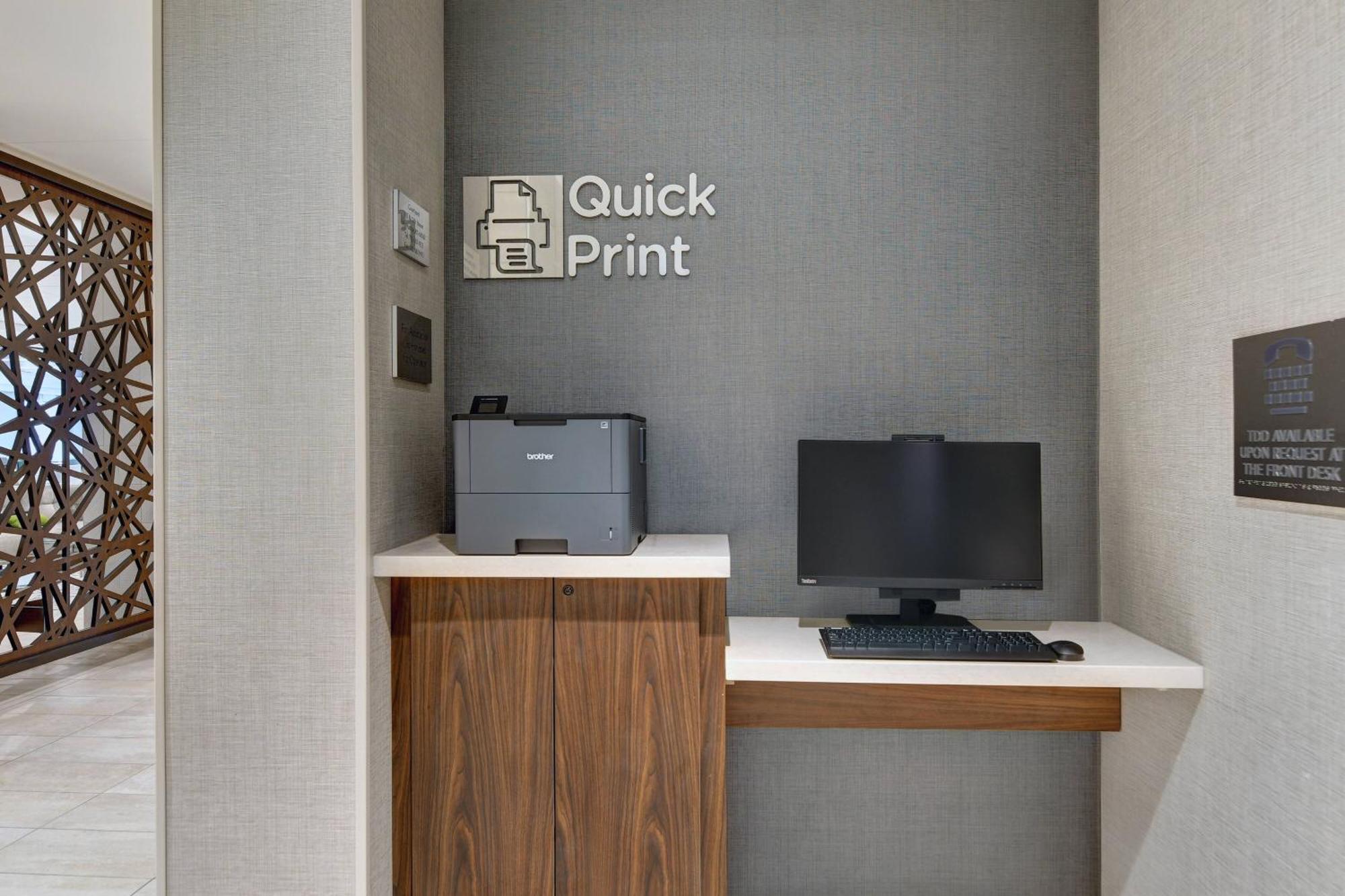 Courtyard By Marriott Manhattan Aggieville Luaran gambar